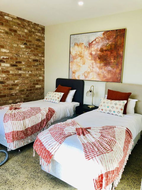 EMBRACING EVANDALE - Hosted By L'Abode Accommodation - Australian Directory 4