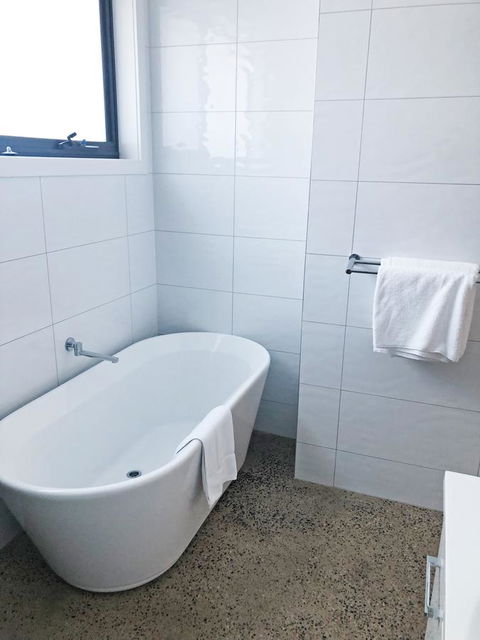 EMBRACING EVANDALE - Hosted By L'Abode Accommodation - Australian Directory 25