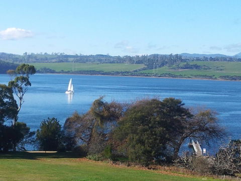 Tamar River Retreat - Australian Directory 14