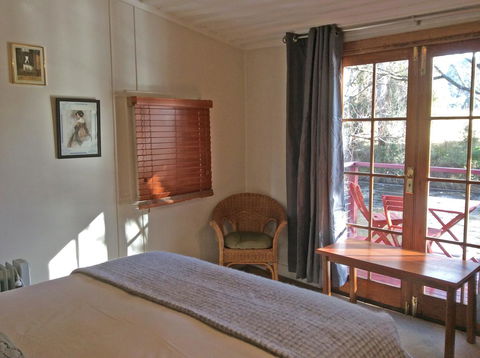 Platypus Playground Riverside Cottage - Australian Directory 2