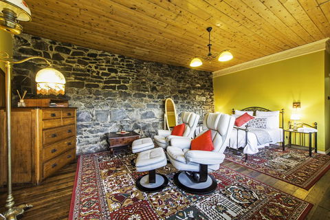 Touchwood Cottages - Australian Directory 38