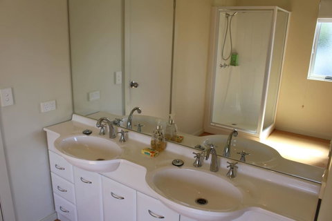 Villa 2 Bay Of Fires - Australian Directory 6