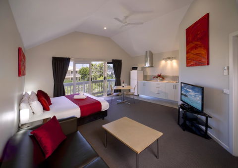 Boathouse Resort Studios And Suites - Australian Directory 10