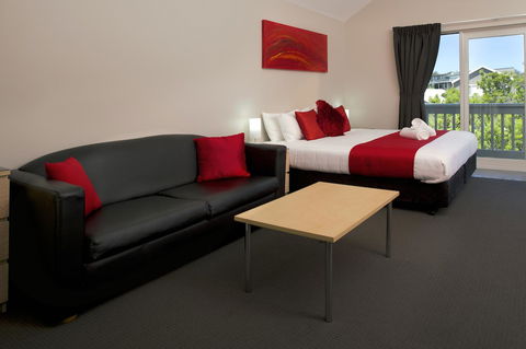 Boathouse Resort Studios And Suites - Australian Directory 15