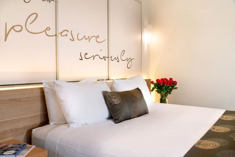 Boathouse Resort Studios And Suites - Australian Directory 6