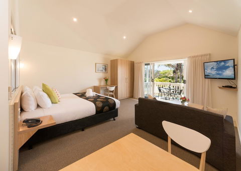 Boathouse Resort Studios And Suites - Australian Directory 27