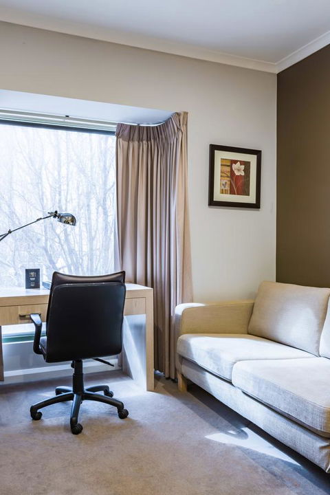 The Waverley International Hotel - Australian Directory 16