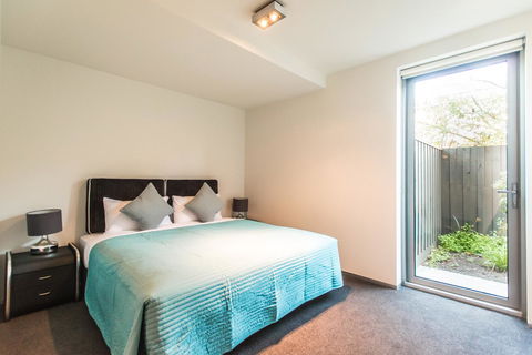 The Waverley International Hotel - Australian Directory 34