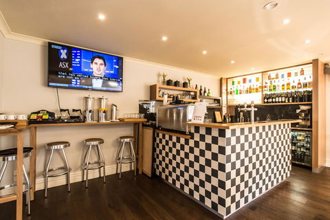 The Waverley International Hotel - Australian Directory 24