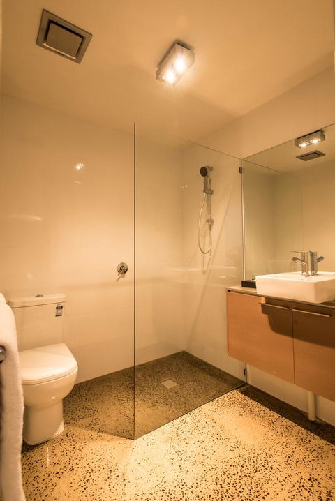 The Waverley International Hotel - Australian Directory 38