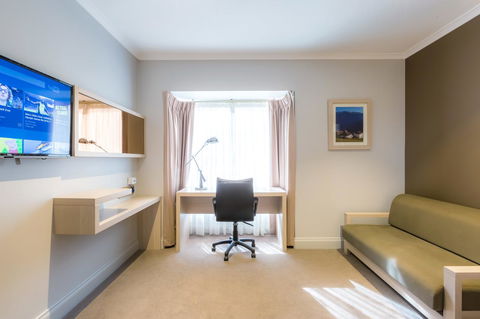 The Waverley International Hotel - Australian Directory 17