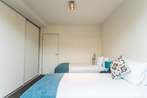 The Waverley International Hotel - Australian Directory 44