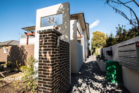 The Waverley International Hotel - Australian Directory 43