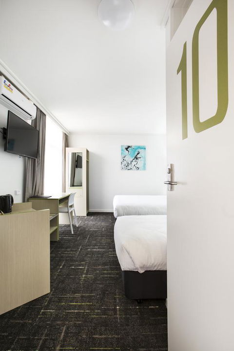 Nightcap At Sandringham Hotel - Australian Directory 21