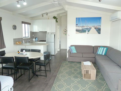 Apollo Bay Waterfront Motor Inn - Australian Directory 17