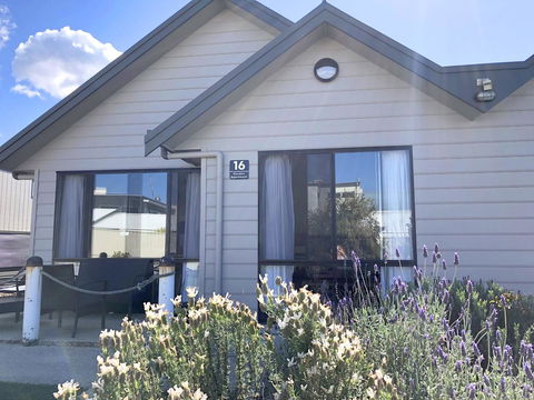 Apollo Bay Waterfront Motor Inn - Australian Directory 20