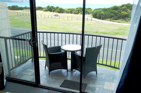 Apollo Bay Waterfront Motor Inn - Australian Directory 28