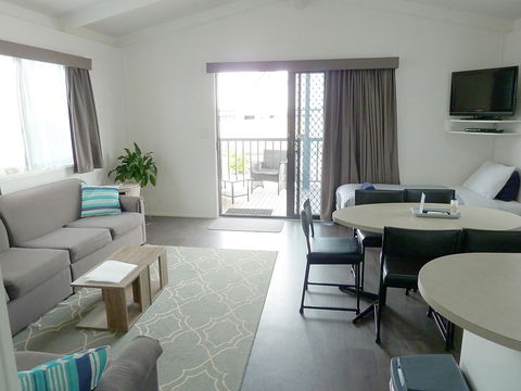 Apollo Bay Waterfront Motor Inn - Australian Directory 14