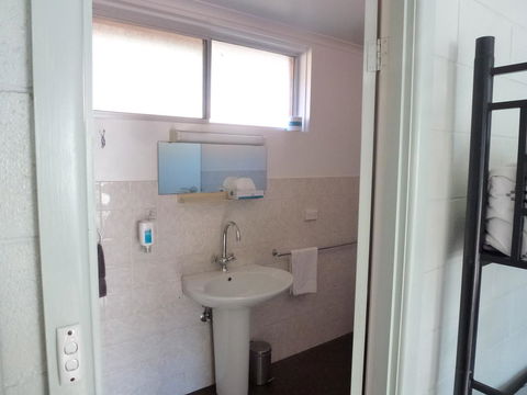 The Grampians Motel - Australian Directory 36