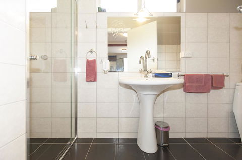 The Grampians Motel - Australian Directory 38