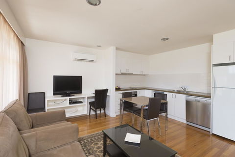 Port Campbell Parkview Motel & Apartments - Australian Directory 4