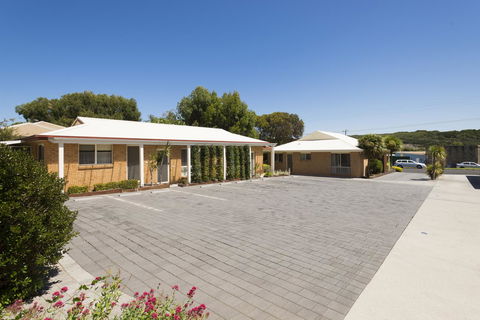 Port Campbell Parkview Motel & Apartments - Australian Directory 37