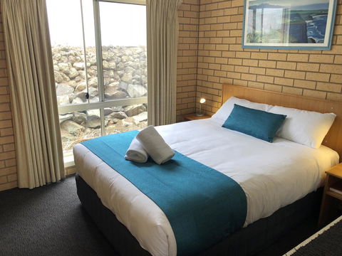 Port Campbell Parkview Motel & Apartments - Australian Directory 3