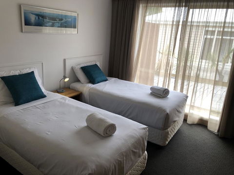 Port Campbell Parkview Motel & Apartments - Australian Directory 13