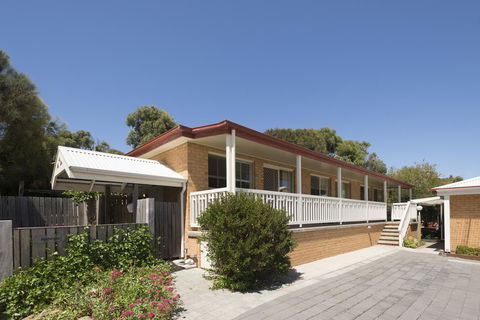 Port Campbell Parkview Motel & Apartments - Australian Directory 36