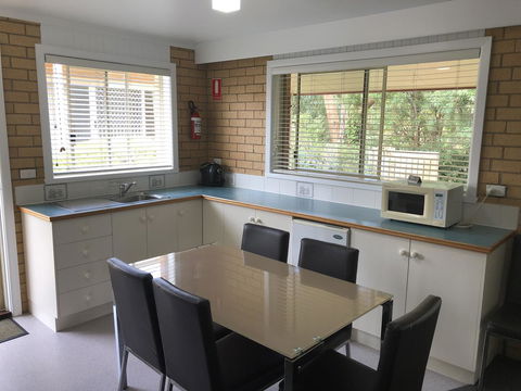 Port Campbell Parkview Motel & Apartments - Australian Directory 12