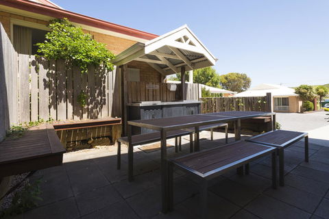 Port Campbell Parkview Motel & Apartments - Australian Directory 38