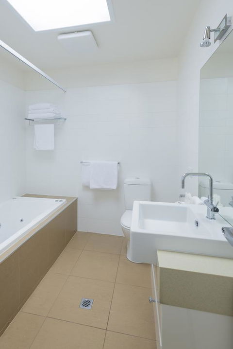 Port Campbell Parkview Motel & Apartments - Australian Directory 34