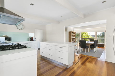 Front Beach House - Australian Directory 3