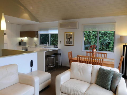 The Victoria Apartments - Australian Directory 32