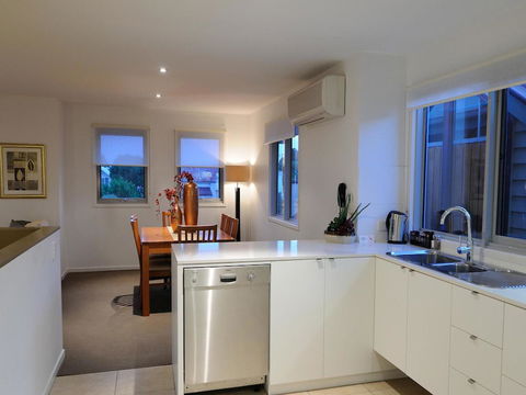 The Victoria Apartments - Australian Directory 38