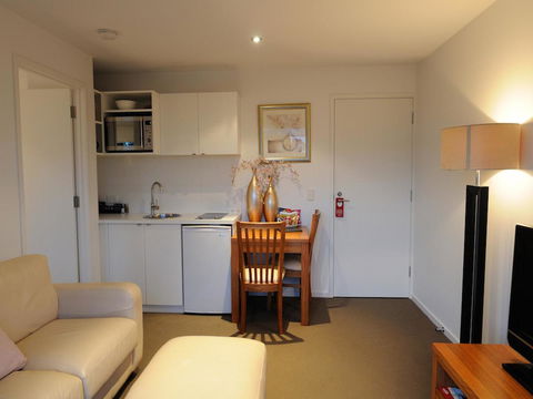 The Victoria Apartments - Australian Directory 17