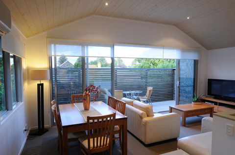 The Victoria Apartments - Australian Directory 13