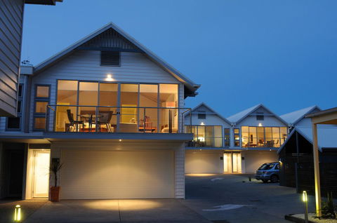 The Victoria Apartments - Australian Directory 3