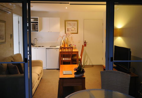 The Victoria Apartments - Australian Directory 8