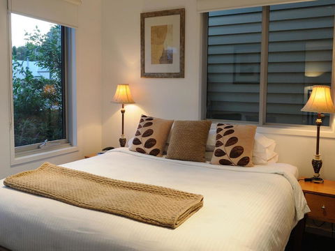 The Victoria Apartments - Australian Directory 36