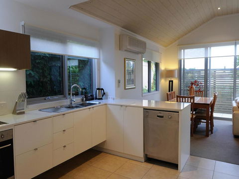 The Victoria Apartments - Australian Directory 33
