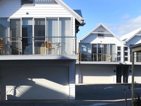 The Victoria Apartments - Australian Directory 2