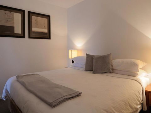 The Victoria Apartments - Australian Directory 34