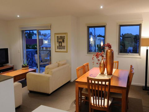 The Victoria Apartments - Australian Directory 37