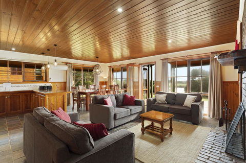 Apollo Bay Cottages - Australian Directory 2