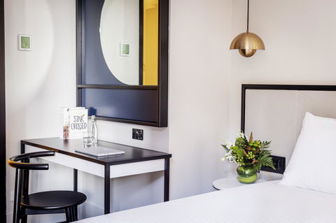 Brady Hotels Jones Lane - Australian Directory 10