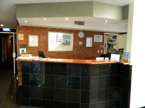 Ciloms Airport Lodge - Australian Directory 27