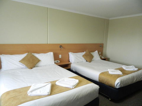 Ciloms Airport Lodge - Australian Directory 34