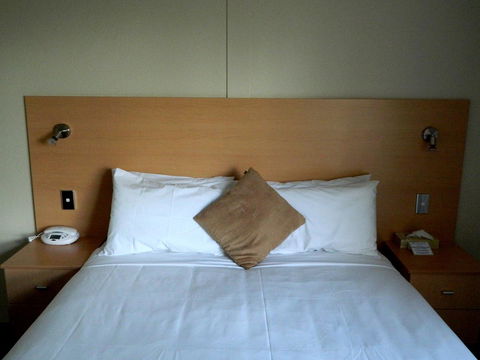 Ciloms Airport Lodge - Australian Directory 24
