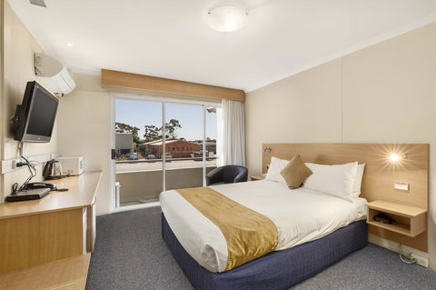 Ciloms Airport Lodge - Australian Directory 30
